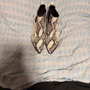 Blondo Emelia Waterproof Chelsea Bootie